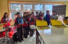 Escuelas rurales de Chiloé mejoran acceso a libros y talleres de música con apoyo de Mowi Chile.