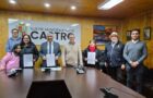 Castro: municipalidad formaliza comodato de máquina fabricadora de hielo para fortalecer pescadería de Feria José Sandoval.